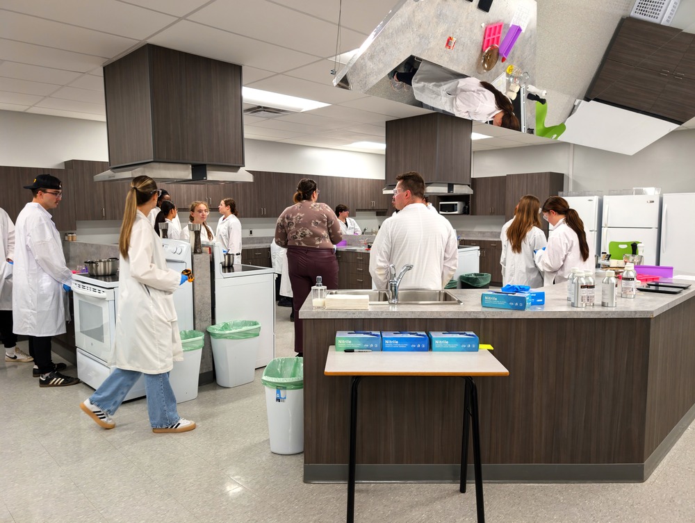 Atelier de Fabrication de Savon : Les élèves de Chimie 2 en Action !